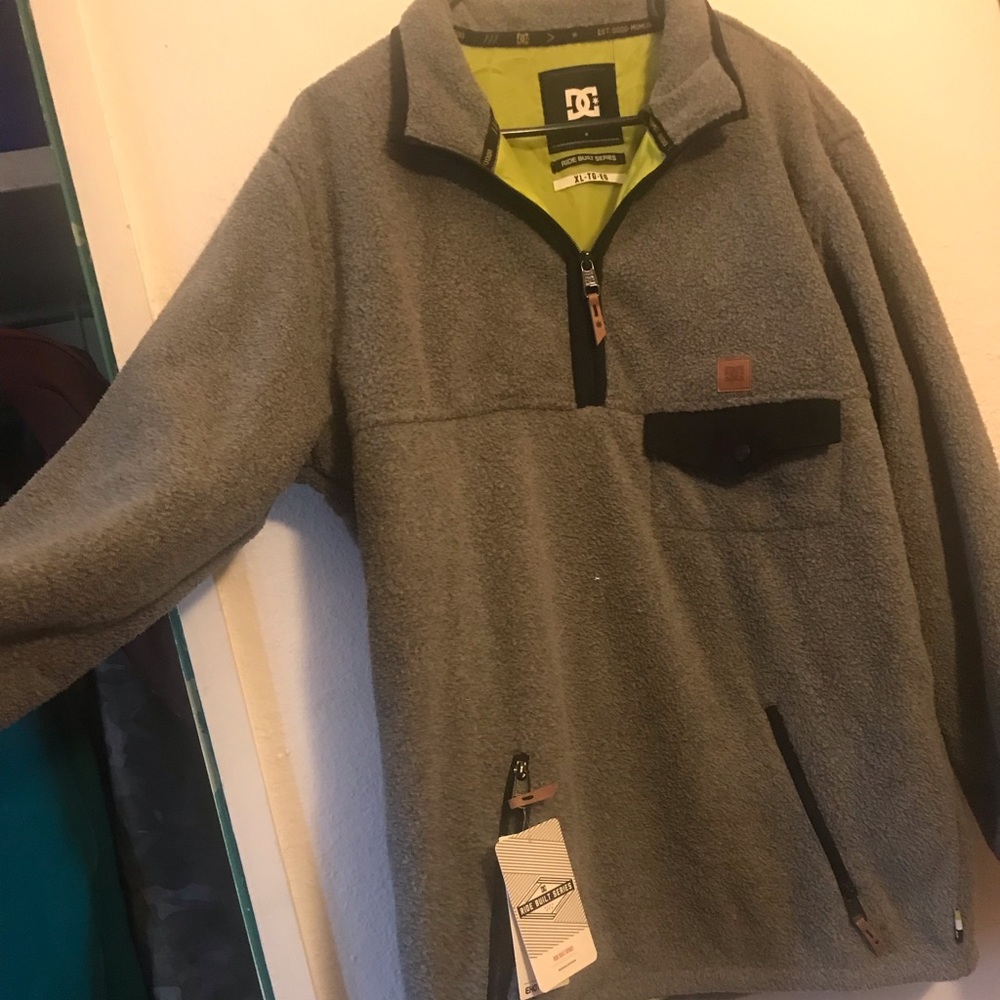 Men’s DC sweatshirt/spring jacket